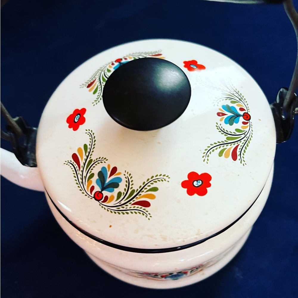 VINTAGE 1960’s BOHO METAL TEA FLORAL KETTLE 
8 inch x 6 inches - Picture 5 of 7